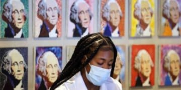 US warns that Delta variant is as contagious as measles and can be transmitted by vaccinated