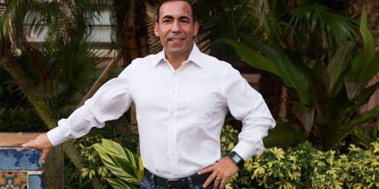 Influencer Tom Caravela Is Using His Podcast to Motivate MSL Job Seekers about Career Development