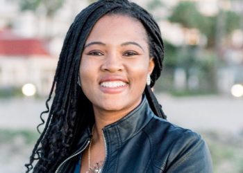 Beyond the Comfort Zone – This Is How Lola Adeyemo, a Black Immigrant Woman, Shined in the Corporate World