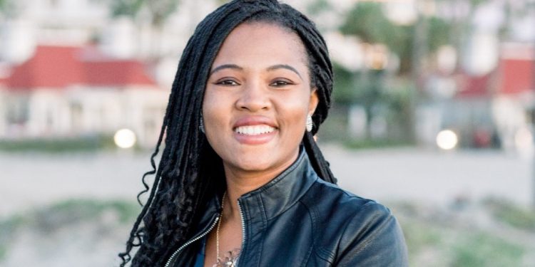 Beyond the Comfort Zone – This Is How Lola Adeyemo, a Black Immigrant Woman, Shined in the Corporate World