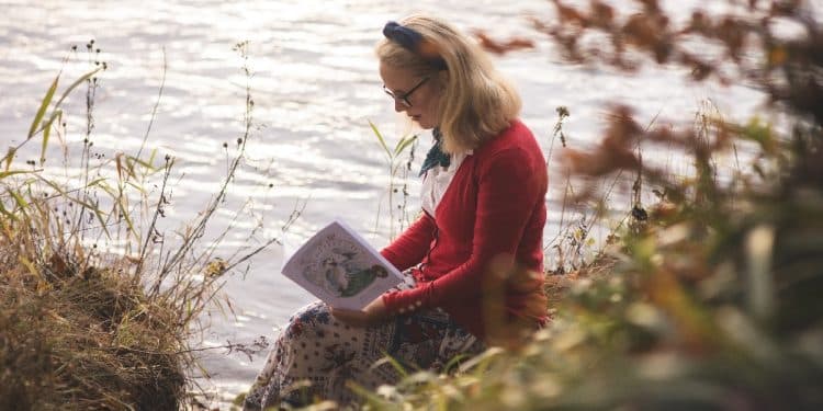 Molly Arbuthnott: Redefining Grief for Children with “Oscar the Ferry Cat”